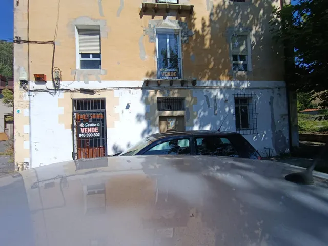 Venta de vivienda en planta primera y local en  planta baja unido a edificio de dos alturas en Gordexola — 29