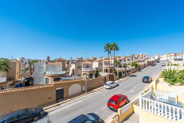 ADOSADO DE 2 DORMITORIOS 2 BAÑOS EN ORIHUELA COSTA (ALICANTE) — 36