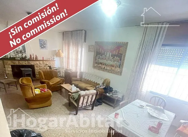 ¡OPORTUNIDAD DE INVERSIÓN! CHALET CON TERRAZA Y PARCELA, EN  - foto 2
