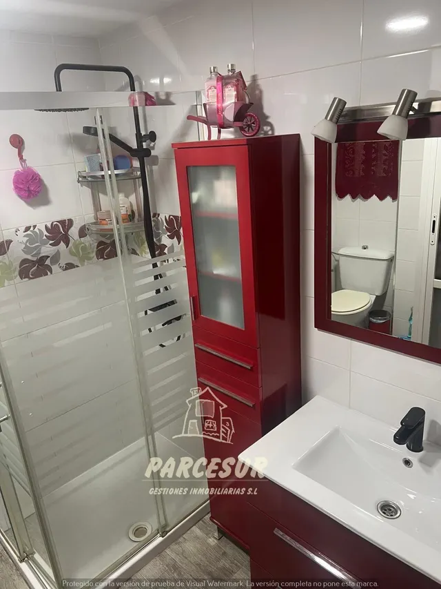 CIUDAD JARDIN - Piso interior de 60 m con 2 habitaciones, suelo imitacion madera gris. — 18