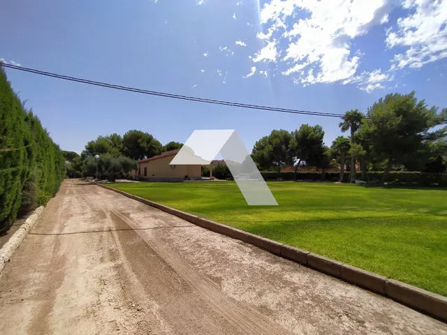 Chalet en venta — 18