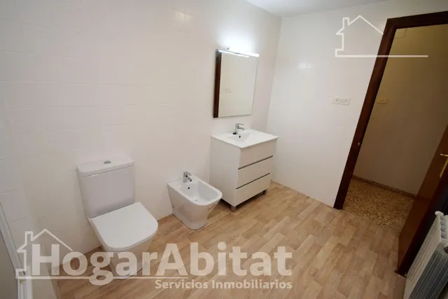 ¡ZONA CEDRE! ALTO, LUMINOSO Y SEMIREFORMADO CON TERRAZA — 40