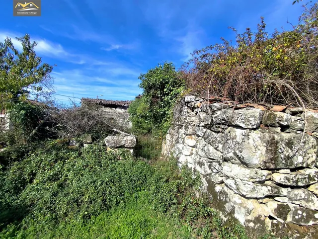 Se vende parcela de 874 m2 con casa de piedra de 247 m2 ambas perfectamente registradas en Esgos (Ourense) — 26