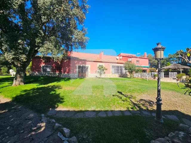ESPECTACULAR VILLA EN URBANIZACIÓN VIGILADA - foto 3
