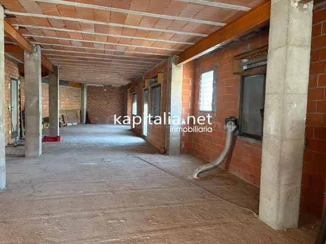 EDIFICIO EN EXCLUSIVA EN VENTA EN LA FONT DE LA FIGUERA. - foto 4