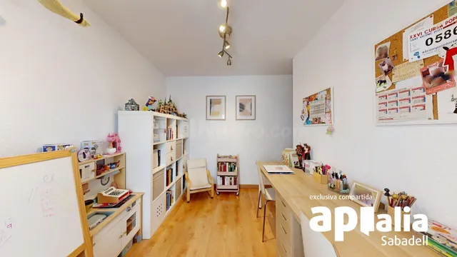 Piso reformado de 4 habitaciones con balcón y mucha luz en v - foto 2