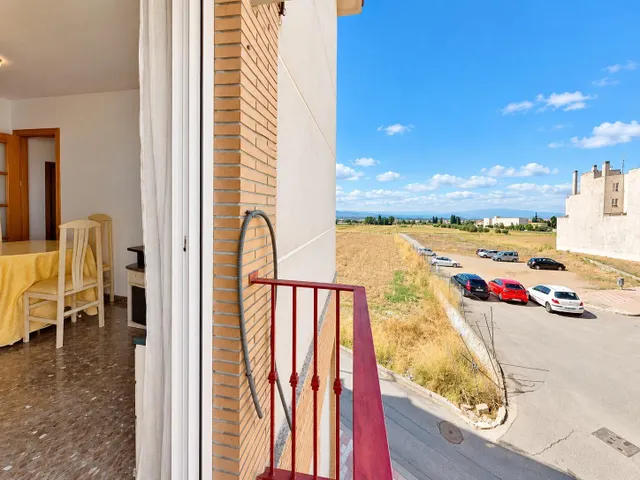 Bonito piso exterior y luminoso de dos dormitorios, baños y aseo en Albolote junto al metro y con plaza de garaje — 6