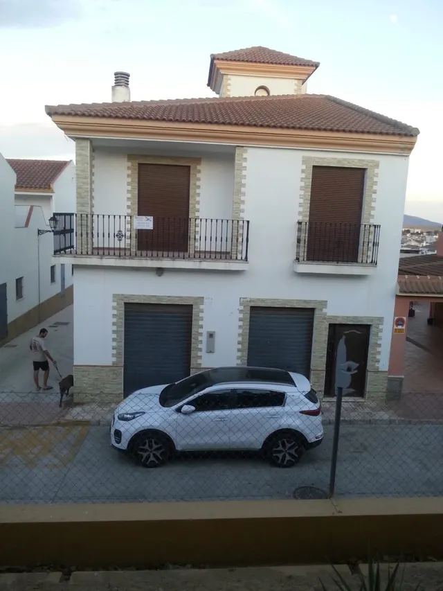 Se vende vivienda para terminar con local en planta baja, obra nueva. — 5