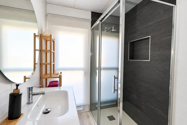 ¡tu nuevo hogar con dos patios, 2 dormitorios y aire por conductos! — 18
