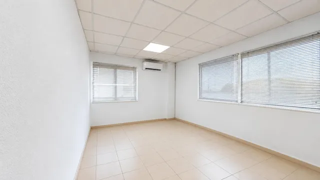 Nave junto a Mercadona en Aspe | Máxima visibilidad y potencial comercial — 20