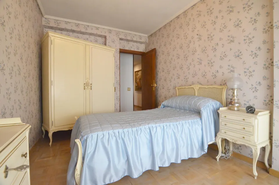 Urbis te ofrece un piso en venta en zona San Juan, Salamanca.