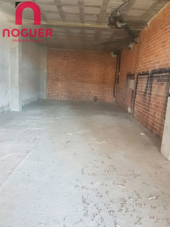 LOCAL COMERCIAL HACIENDO ESQUINA EN ALQUILER CON PLAZA DE GARAJE