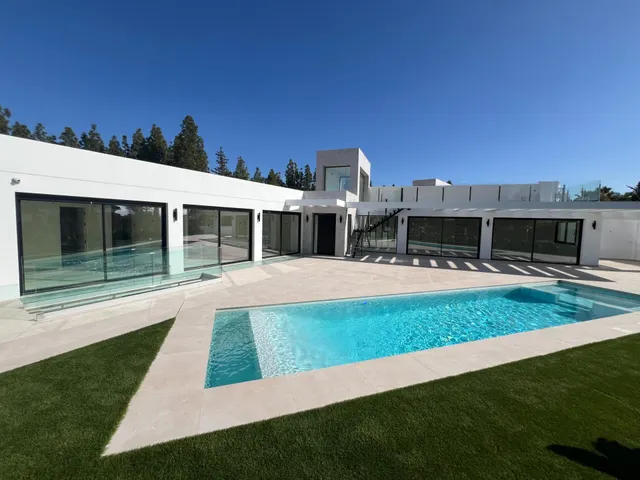 ÚLTIMA VILLA DISPONIBLE. Piscina privada junto al mar en El Chaparral — 45