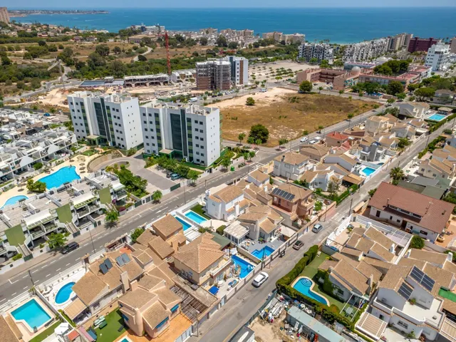 Villa con Encanto Español y Piscina Privada en Mil Palmeras — 25