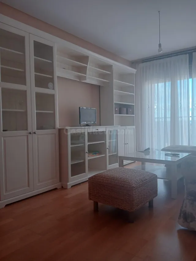 SE VENDE APARTAMENTO EN EL CENTRO, COCINA AMUEBLADA, SALÓN,  - foto 2