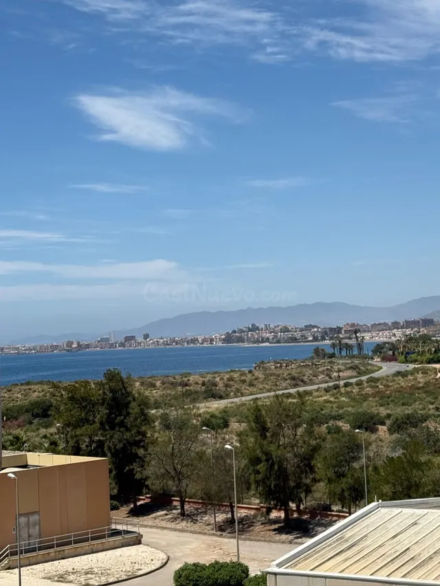 ÁTICO CON IMPRESIONANTES VISTAS AL MAR EN ISLA PLANA - foto 4