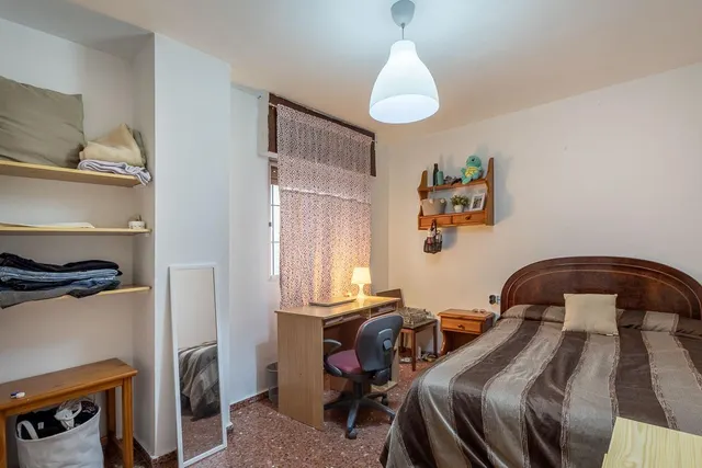 AMPLIO PISO JUNTO A EL CORTE INGLES EN JAEN — 14