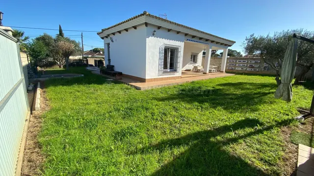 CHALET EN EL PAGO MELILLA SOLO TEMPORADA DE VERANO — 3