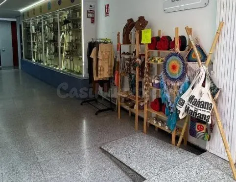 16 metros de escaparate a pie de calle, junto a Plaza de los - foto 5