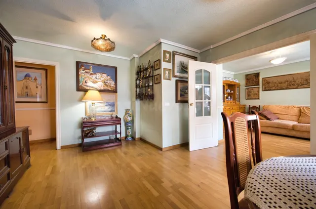 VIVIENDA AMPLIA CON BALCÓN Y GARAJE OPCIONAL EN EL CENTRO DE