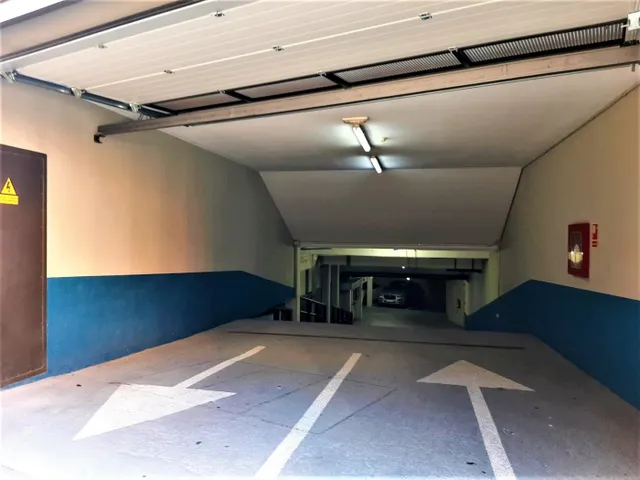 Plaza de parquing Calle Anglesola/Joan Gamper — 2