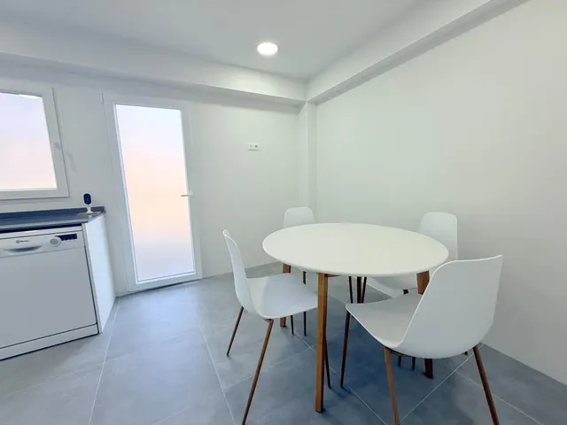 TOTALMENTE REFORMADO  A ESTRENARE, PISO EN BUENA ZONA,   EXTERIOR, MUY LUMINOSO. — 3