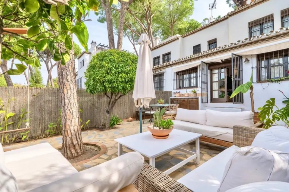 Pareado 3 habitaciones 238664m² en alquiler - Nueva Andalucia