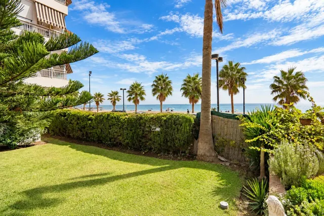 VIVIR FRENTE AL MAR EN FUENGIROLA — 39