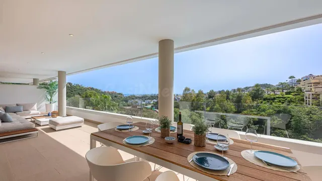 Ático Dúplex con Vistas Panorámicas al Mar en Botanic, Benah