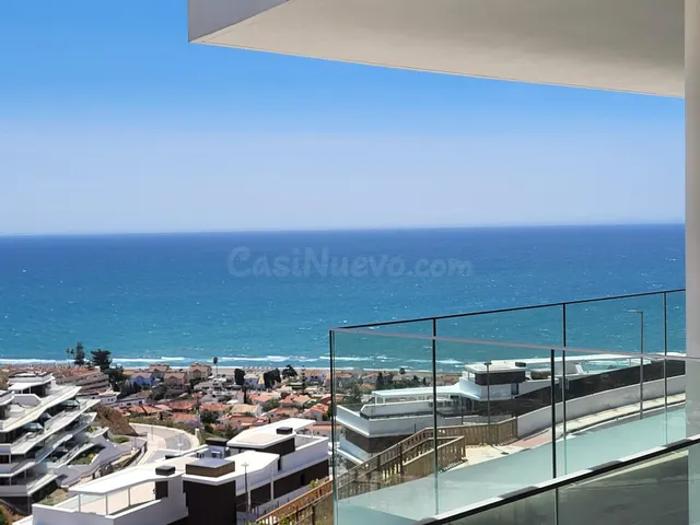 Ático con vistas al mar y terraza amplia en zona tranquila d - foto 2
