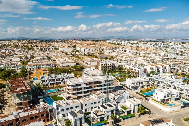 Apartamento de 3 dormitorios en Punta Prima — 33