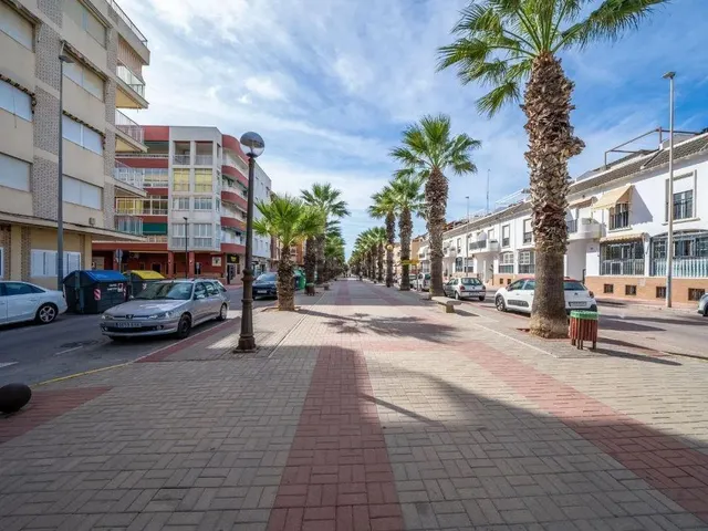 Duplex reformado junto al paseo marítimo y el parque Reina Sofía. — 38