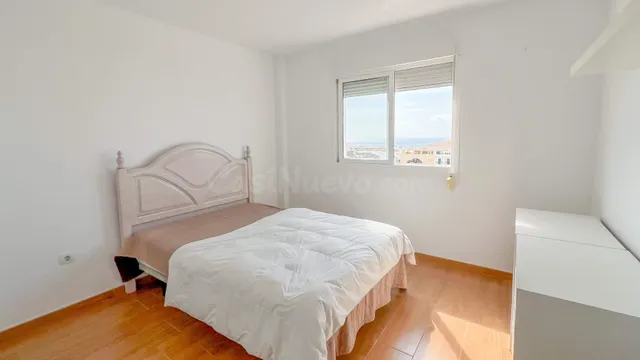 Piso reformado con espectaculares vistas al mar en San Pedro Alcántara, Marbella — 8