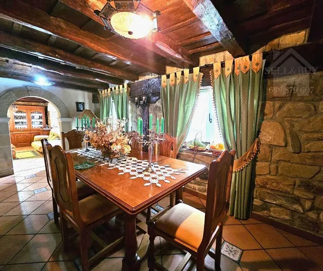 CASONA IMPRESIONANTE A ORILLAS DEL PANTANO