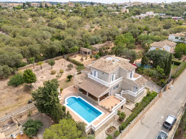 Chalet urbano con piscina y jardín en Sa Cabaneta — 47