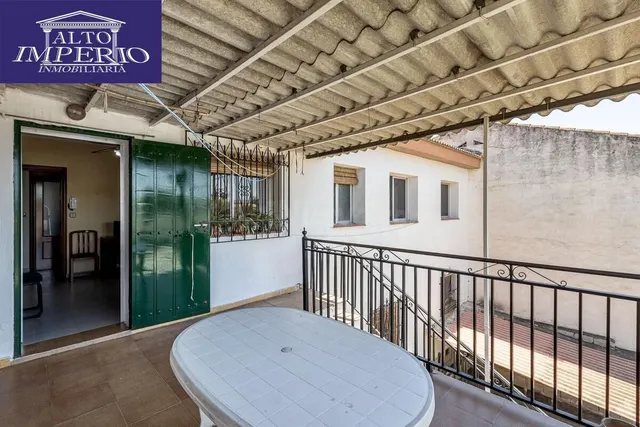 Gran casa en una sola planta con bajo de 130 m2 y solar de 3