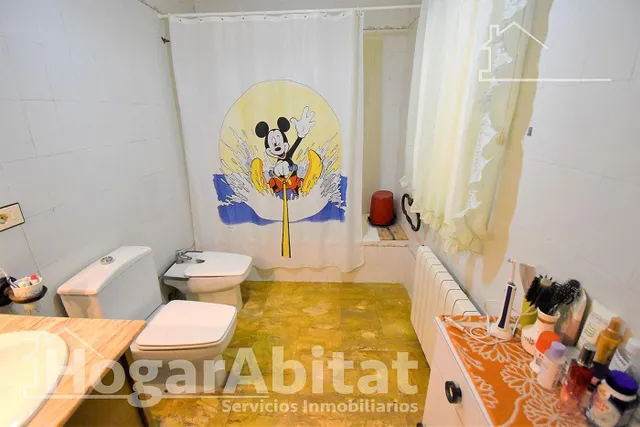 Amplia casa con terraza y balcón — 36