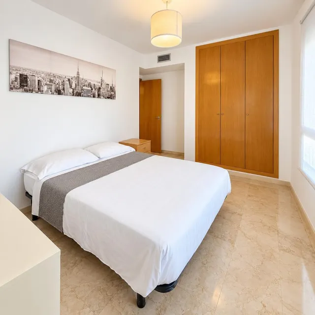 AMPLIO PISO DE 3 DORMITORIOS CON GRAN BALCÓN, GARAJE Y PISCINA EN SANT PAU — 8