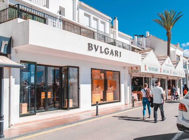 Espectacular Local Comercial en Puerto Banús con una Ubicaci - foto 5