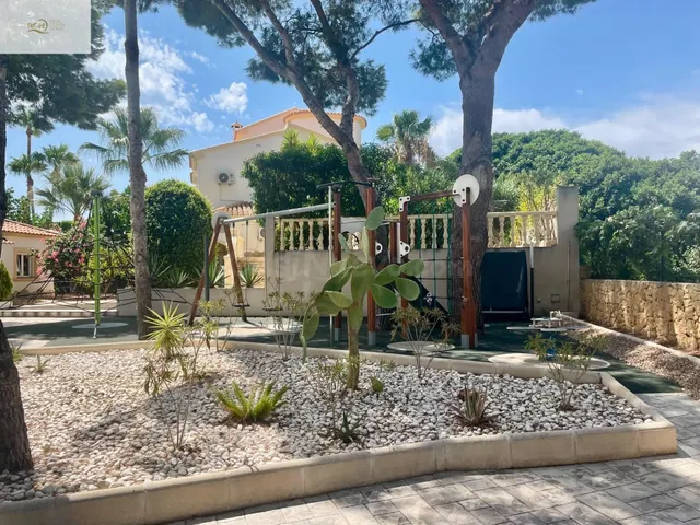 MODERNO CHALET EN ALQUILER EN CALPE — 28