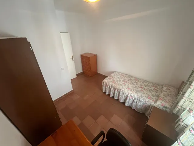SE ALQUILA PISO EN ULÍA — 25