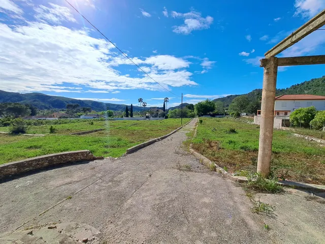 CASA RUSTICA CON TERRENO — 13