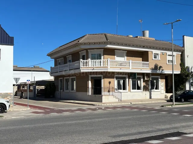Casa y restaurante en venta en Benejuzar - foto 2