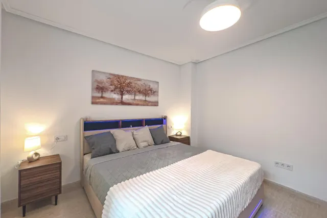 Apartamento elegantemente reformado, céntrico y espacioso. Balcón con orientación oeste ¡y a solo 550 m de Playa del Cura! — 20