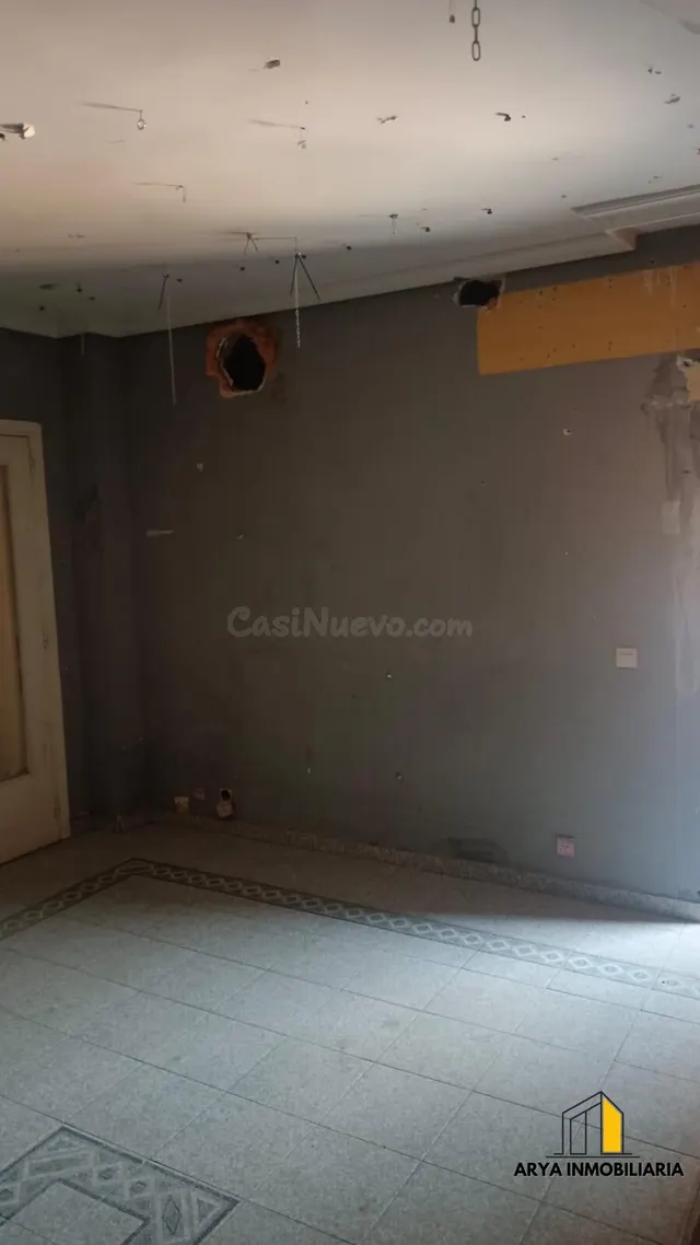 Amplio Piso en Villaverde Alto: Oportunidad Única para Reformar — 3