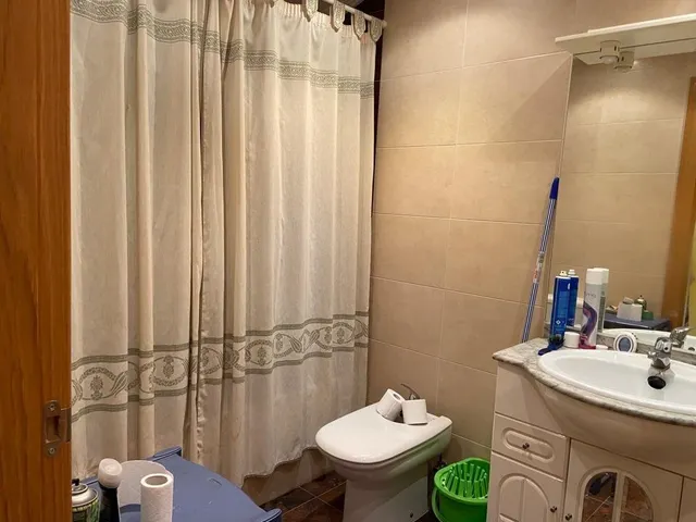 SE VENDE AMPLIO DÚPLEX EN EL CENTRO. COCINA, SALÓN, 3 HAB., 2 BAÑOS, TERRAZAS Y TRASTERO. — 18