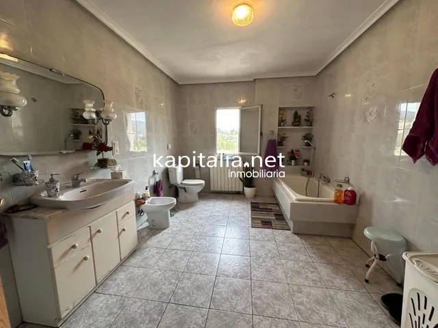 Chalet a la venta en Cocentaina, Alicante. — 26