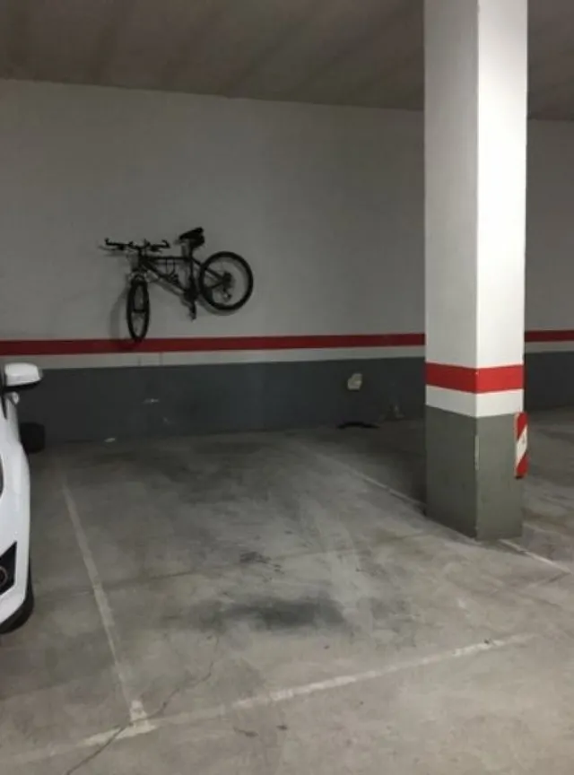 Urbis te ofrece una plaza de garaje en zona Puente Ladrillo-Toreses, Salamanca. — 2