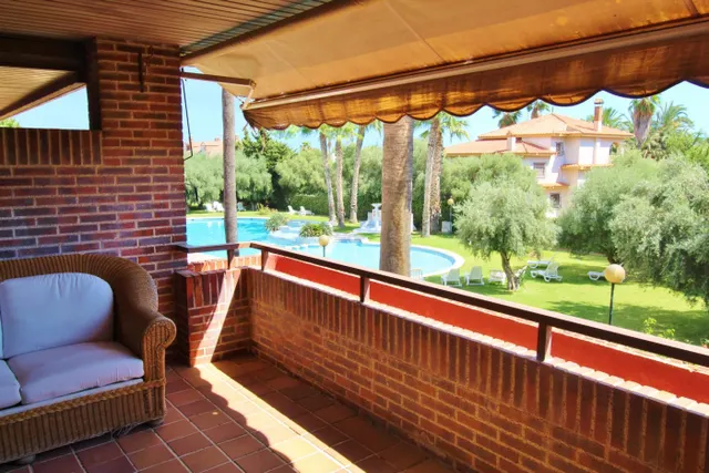 Exclusivo adosado en vistahermosa, Alicante — 439 m2 y dos grandes terrazas — 24