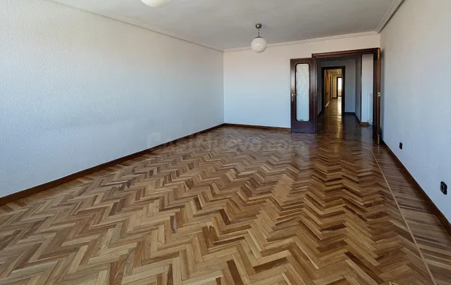 Piso de 175 m2 y 6 dormitorios. con GARAJE en Plaza España,  - foto 4